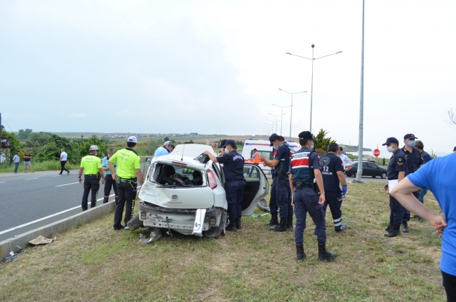 Tekirdağ'da minibüs ile otomobil çarpıştı: 1 ölü, 8 yaralı